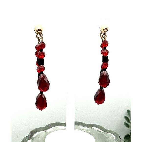 Red & Black Beaded Dangle Earrings Gold-Tone Posts Elegant Jewelry - Picture 4 of 4